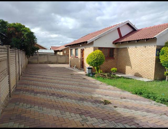 3 BEDROOM PROPERTY TO RENT IN SESHEGO H